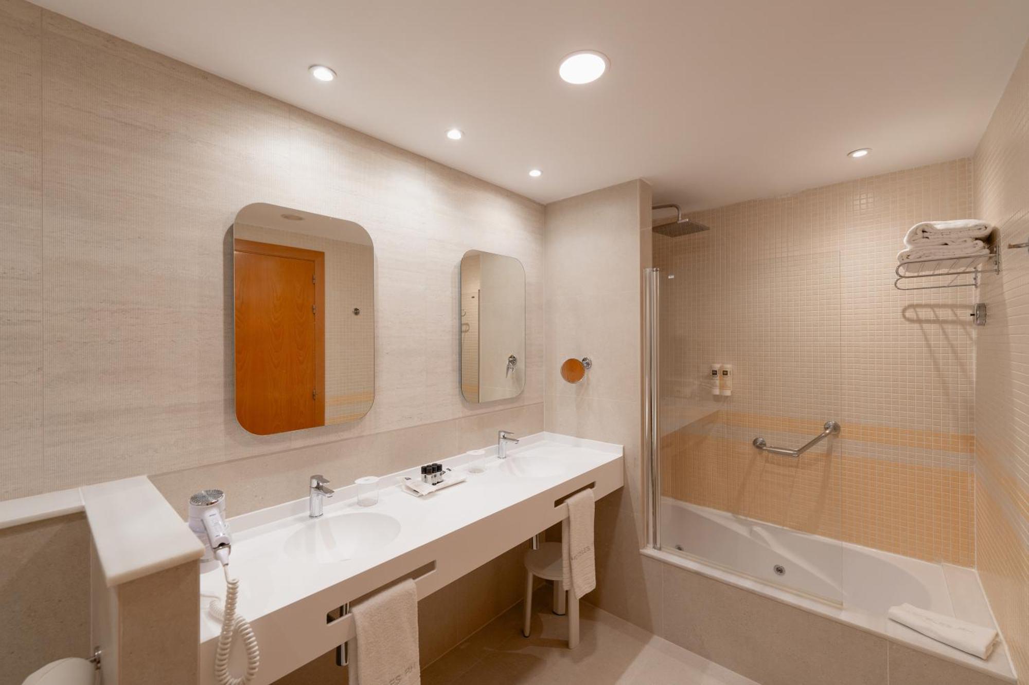 Chambre Double ou Lits Jumeaux avec Terrasse